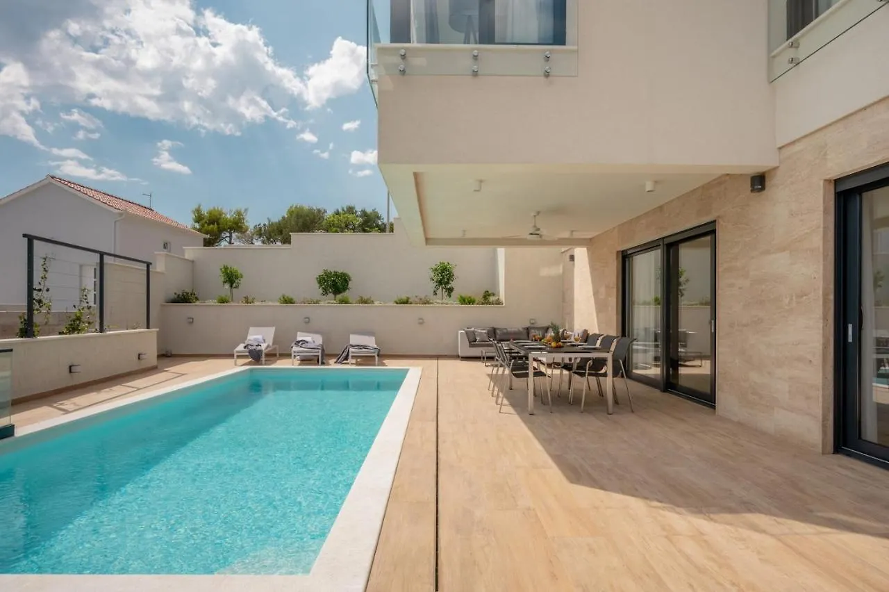 New Villa Astera -Heated Pool, 4 Bedrooms, And Sea Views Seget Vranjica