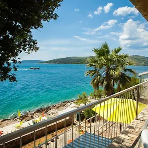 Amarela Villa